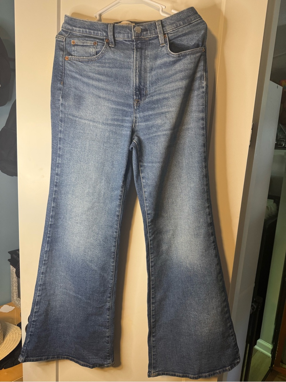 Universal Thread Light-Med Wash Wide-Leg Jeans